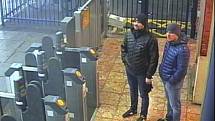 Anatolij Čepiga a Alexandr Miškin na záběrech bezpečnostních kamer, které sloužily jako důkazní materiály v kauze Skripal.