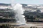 Nejznámějším gejzírem v parku Yellowstone (a zřejmě na světě) je Old Faithful. Tryská do průměrné výšky 44 metrů, někdy dosáhne i výšky 56 metrů
