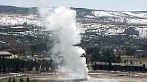 Nejznámějším gejzírem v parku Yellowstone (a zřejmě na světě) je Old Faithful. Tryská do průměrné výšky 44 metrů, někdy dosáhne i výšky 56 metrů
