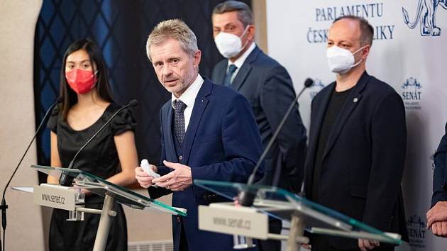 Miloš Vystrčil na tiskové konferenci ke zdravotnímu stavu prezidenta Miloše Zemana