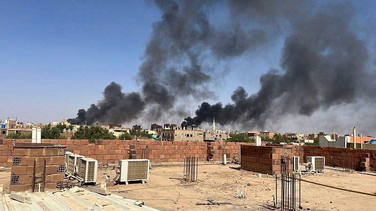 Boje v Súdánu pokračují navzdory vyhlášenému příměří.