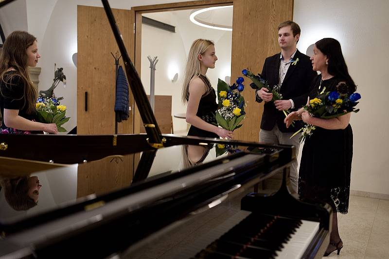 Ukrajinské klavíristky zahájily charitativní koncert ve Velkých Pavlovicích na Břeclavsku.
