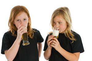 Pití nealkoholického piva normalizuje konzumaci alkoholu. Podle dostupných dat OECD má s opilostí zkušenost čtvrtina 15letých chlapců.