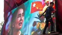 Barmská opoziční strana NLD, vedená nositelkou Nobelovy ceny za mír Su Ťij, získala v nedělních volbách parlamentní většinu. 