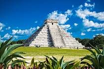 Chichén Itzá v Mexiku - Kukulkánova pyramida.