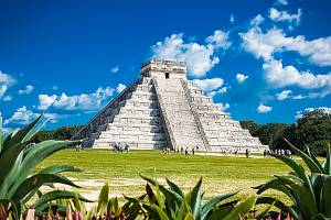 Chichén Itzá v Mexiku - Kukulkánova pyramida.