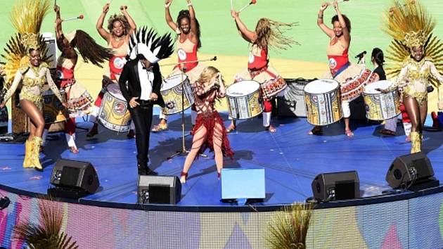 Na slavnostním zakončení fotbalového MS na Maracaná zazpívala Shakira.