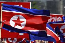 Severokorejské vlajky - ilustrační foto.