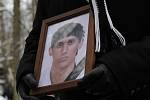 Pohřeb dvaadvacetiletého romského mladíka z Tanvaldu, který byl před týdnem zastřelen.