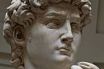 Davidův obličej. Michelangelova socha dodnes přitahuje pozornost celého světa