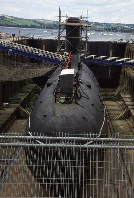 Sesterská loď Conqueroru, britská jaderná ponorka Courageous. Tato ponorka byla označována za lovce-zabijáka, protože byla určena především k lovu nepřátelských ponorek