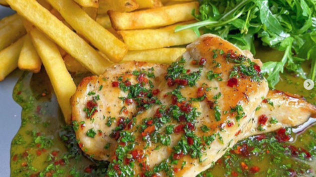 Chicken breast with honey and lemon sauce