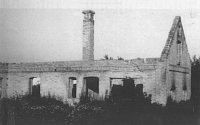 Spáleniště v Českém Malíně. Obec byla vypálena a vyvražděna 13. července 1943