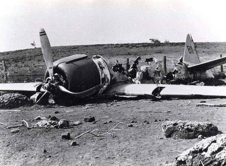 Japonské letadlo poddůstojníka Šigenoriho Nišikaičiho deset dní poté, co havarovalo