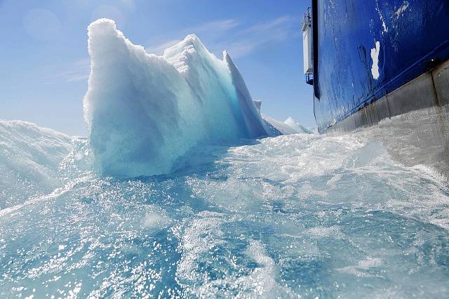 Ledová kra v Arktickém oceánu. Ilustrační snímek