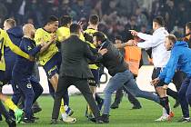 Fotbalisty Fenerbahce napadli fanoušci Trabzonsporu