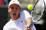 Český tenista Tomáš Berdych si fantasticky poradil s Nikolajem Davyděnkem a postoupil na Wimbledonu do osmifinále. 