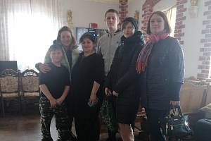 Anastasia a rodinou ve svém novém bytě ve Zwickau