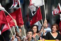 Tisíce Portugalců vyšly do ulic. Protestují proti vládním škrtům.