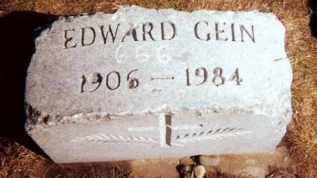 Náhrobní kámen sériového vraha Eda Geina