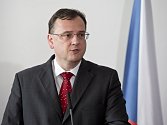 Premiér Petr Nečas reagoval k zásahům Útvaru pro odhalování organizovaného zločinu (ÚOOZ).