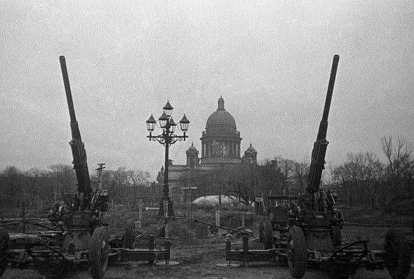 Protiletadlová děla strážící leningradské nebe, říjen 1941