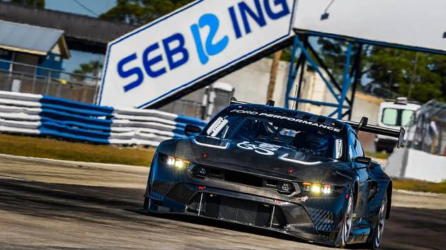 Závodní verze Fordu Mustang pro kategorii GT3 je k vidění na prvních fotkách a videu z testování na okruhu Sebring
