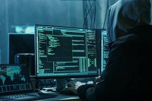 Firmy se budou muset lépe chránit před hackery. Od podzimu příštího roku by měl totiž začít platit přísnější zákon o kybernetické bezpečnosti, který se v Česku dotkne asi šesti tisíc společností. Ilustrační foto