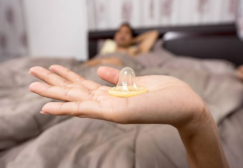Na trhu jsou zatím dostupné dva druhy mužské antikoncepce – kondom a vasektomie
