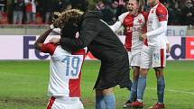 Fotbalisté Slavie se radují z postupu do čtvrtfinále Evropské ligy.