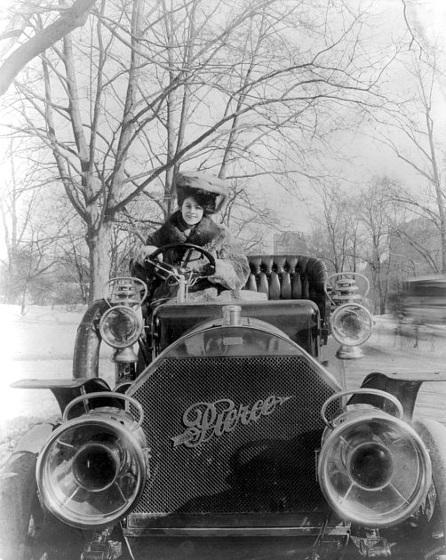 Propagační snímek vozu Pierce-Arrow z roku 1906., zdroj: Wikimedia Commons, PPOC, Library of Congress, volné dílo