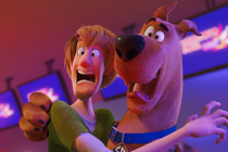 V novém filmu Scoob! (2020) se na plátna vrací Scooby Doo i všichni členové party - Shaggy, Velma, Fred a Daphne