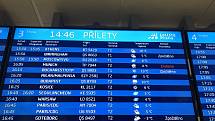 Sníh zkomplikoval dopravu i na pražském letišti. Některé spoje byly zpožděny, případně zrušeny.
