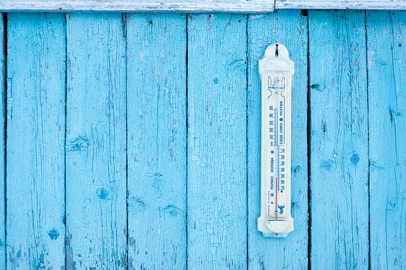 Ruská vesnice Ojmjakon, ležící na Dálném východu, je nejchladnějším obydleným místem na Zemi. Drží i další primát – rozdíl mezi teplotami v létě a v zimě může dosáhout až sto stupňů Celsia.