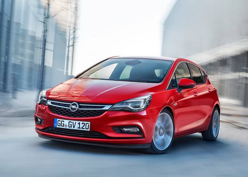 Nižší střední třída: Opel Astra (příplatek 14 000 Kč) - celkem: 375 900 Kč