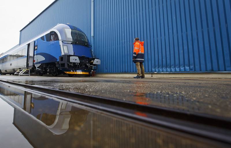 Ve výrobním závodě vídeňského Siemensu byla 12. února novinářům předvedena výroba vlaků Rail Jet pro České dráhy. 