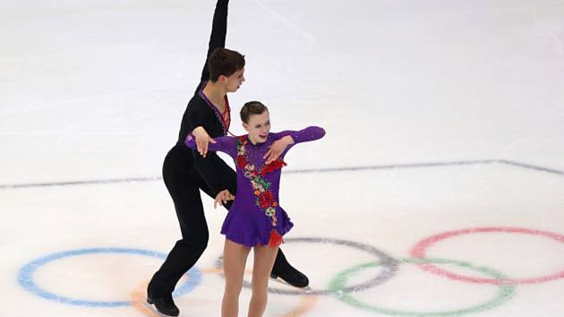 Krasobruslaři Anna Anna Dušková a Martin Bidař získali na olympijských hrách mládeže stříbro.