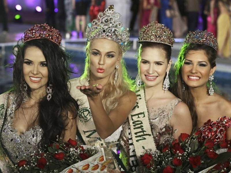 Česká modelka Tereza Fajksová se stala Miss Earth 2012.