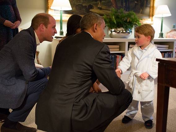 Zleva princ William, Barack Obama a malý princ George.