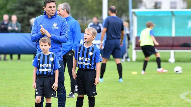 Ambasador české akademie Interu Milán, bývalý fotbalista Javier Zanetti, na ukázkovém tréninku