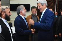 John Kerry na návštěvě v Kábulu.