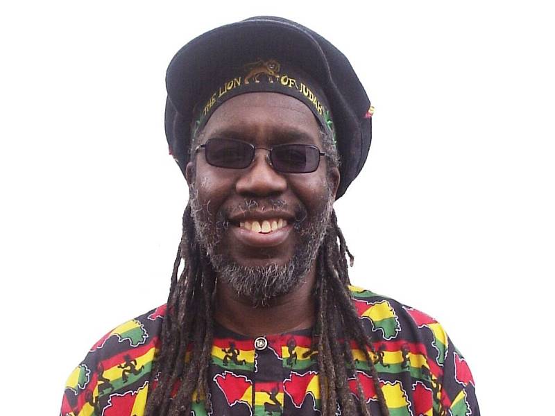 Veterán britského reggae Macka B.