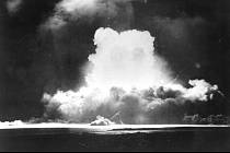 Poválečné období poznamenaly jaderné testy, které pomohla ukončit smlouva o částečném zákazu jaderných zkoušek z roku 1963, zakazující testování jaderných zbraní v atmosféře, ve vesmíru a pod vodou