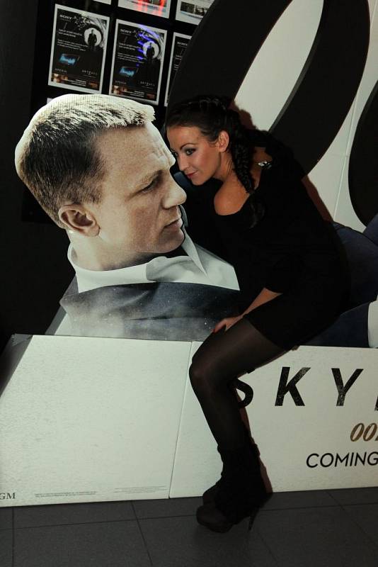 Česká premiéra nové bondovky Skyfall proběhla ve čtvrtek 24. října 2012 v pražském multikině Cinema City Flora.