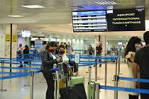 Turisté na letišti v Tunisu. Ilustrační snímek