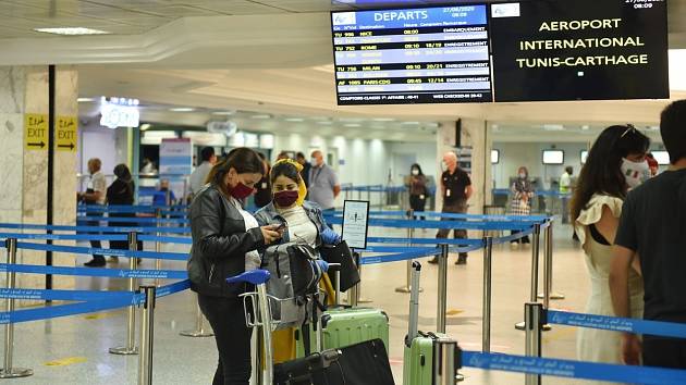 Turisté na letišti v Tunisu. Ilustrační snímek