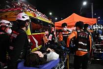 Při davové tlačenici, která vypukla v centru Soulu během halloweenských oslav, zemřelo 155 lidí