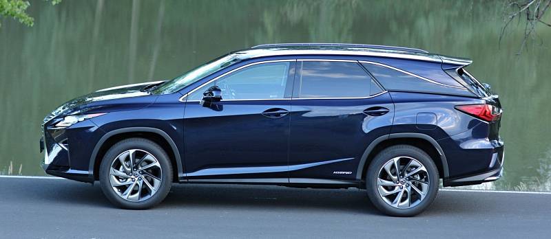 Lexus RX 450hL.