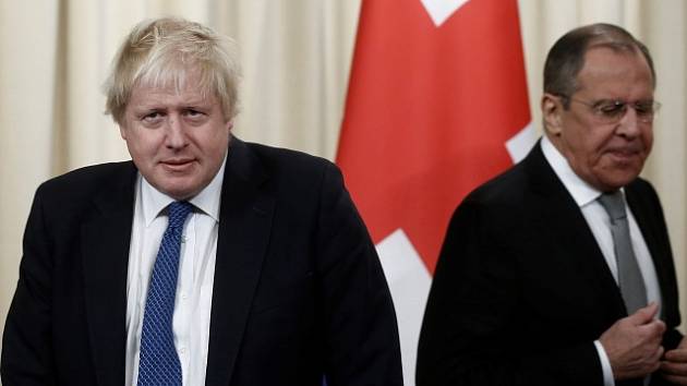 Boris Johnson a Sergej Lavrov