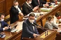 Ministr financí Zbyněk Stanjura (ODS) hovoří na schůzi Poslanecké sněmovny 18. února 2022 v Praze.